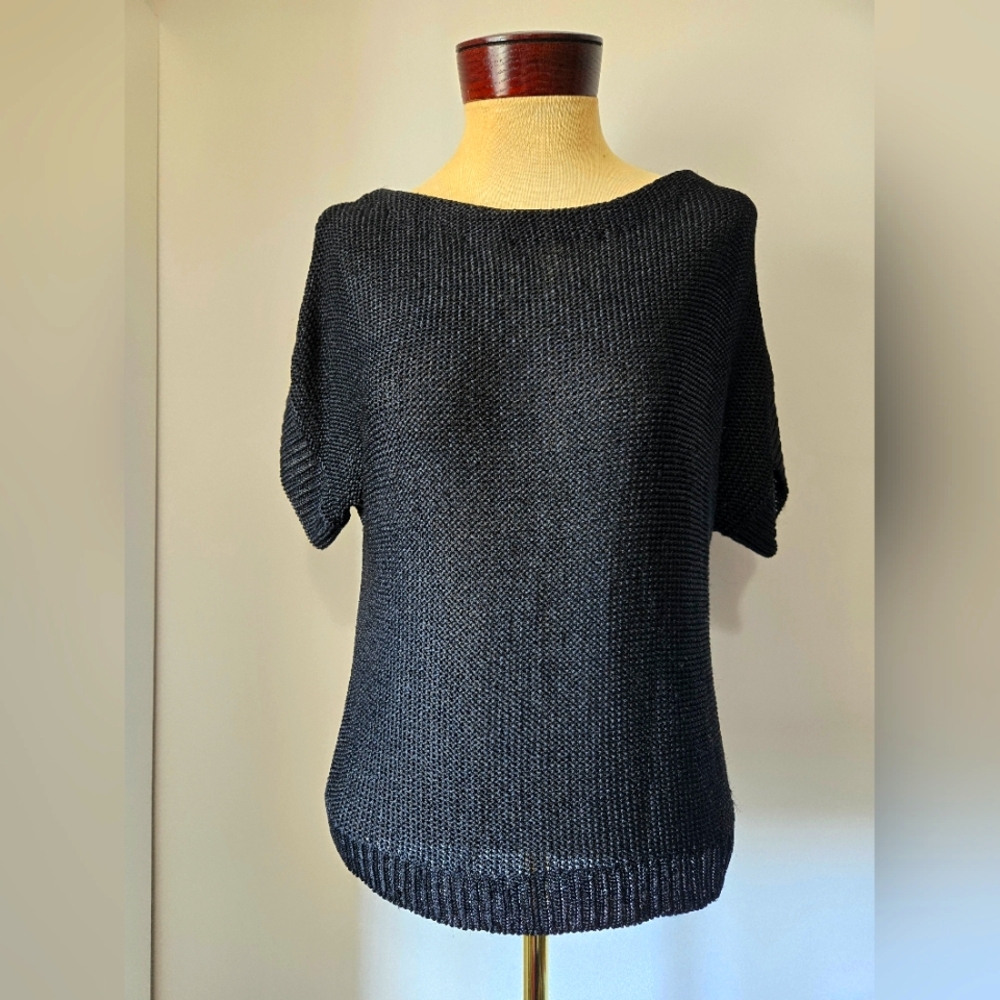 JUDITH & CHATLES Open Knit Black Short Sleeve Sweater. Size Small